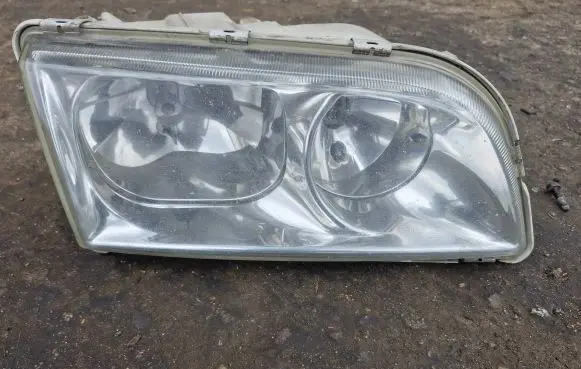 Volvo S40, V40 Headlight/headlamp