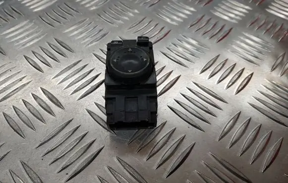 Volkswagen PASSAT B5 Wing mirror switch 3B1959565B