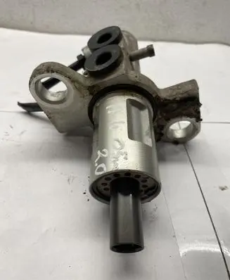 Audi A4 S4 B7 8E 8H Master brake cylinder 343W4