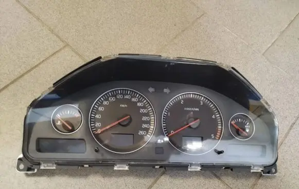Volvo V70 Speedometer (instrument cluster) 30746102 8602885 69594700T
