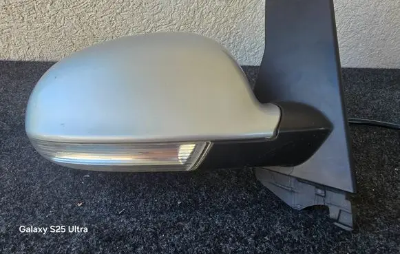 Volkswagen Golf Plus Front door electric wing mirror 5M1