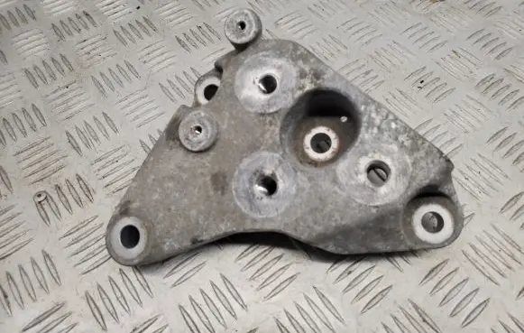 Chrysler Pacifica Gearbox mounting bracket 68224740AA
