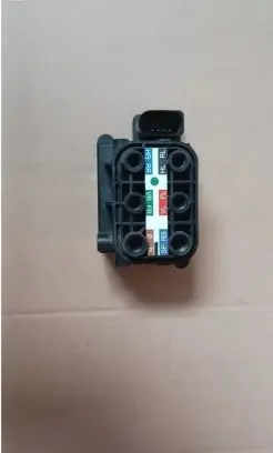 Audi A8 S8 D4 4H Air suspension valve block 4H0616013 120720 250129