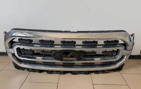 Ford F150 Front bumper upper radiator grill ML348200 ML348200EEW