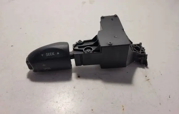 Multifunctional control switch/knob