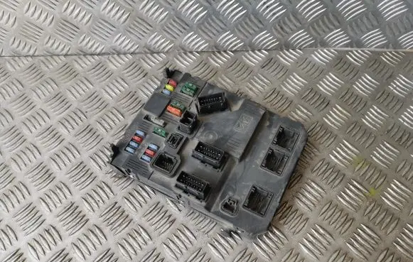 Peugeot Partner Fuse module 9657999780
