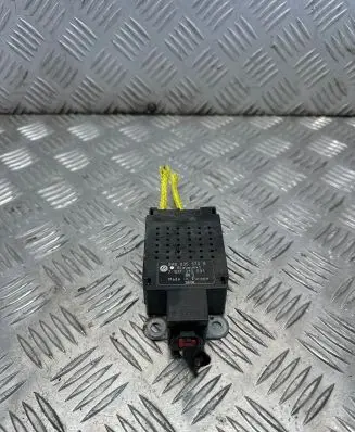 Volkswagen Golf V Aerial antenna amplifier 5M0035570B 7617310031