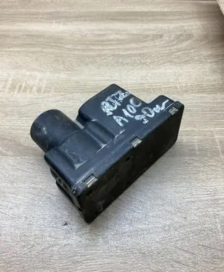 Audi 80 90 S2 B4 Central locking vacuum pump 443862257H