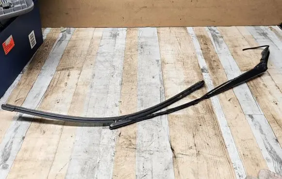 Volkswagen Crafter Front wiper blade arm A9068200644