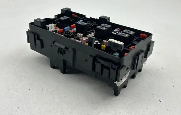 Chrysler Pacifica Fuse module 68233193AD 657833565D4