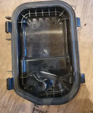 Audi A6 S6 C6 4F Headlight/headlamp dust cover 16016300L