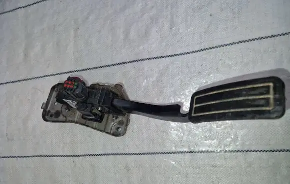 Land Rover Discovery 3 - LR3 Accelerator throttle pedal Slc000061