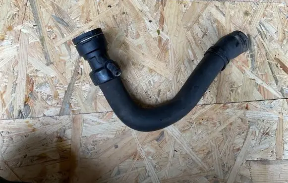 Audi A4 S4 B7 8E 8H Engine coolant pipe/hose 8E0121044B