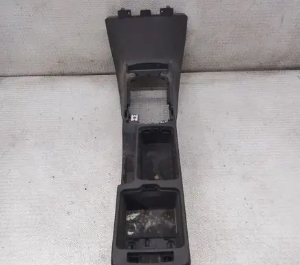 Volvo V50 Center console 8687408