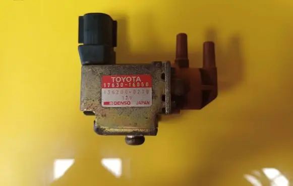 Toyota Carina T190 Vacuum valve 1763016050 1362000270