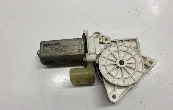 BMW 1 E81 E87 Front door window regulator motor