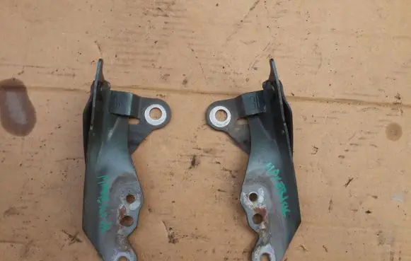 Ford Maverick Engine bonnet/hood hinges