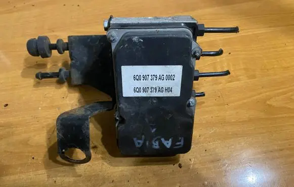 Skoda Fabia Mk1 (6Y) ABS Pump 6Q0907379AG 0265800512 6840401091