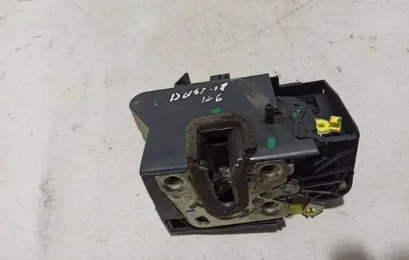 Dacia Duster II Rear door lock 825034872R