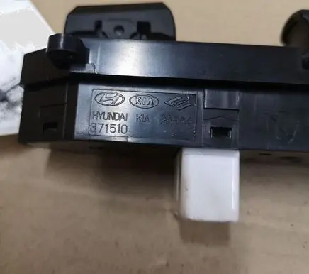 Hyundai Santa Fe Electric window control switch 371510