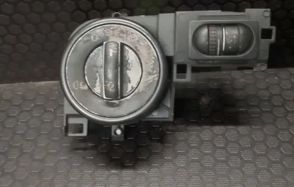 Volkswagen Touareg I Light switch 7L6858903T 527380 P0095827