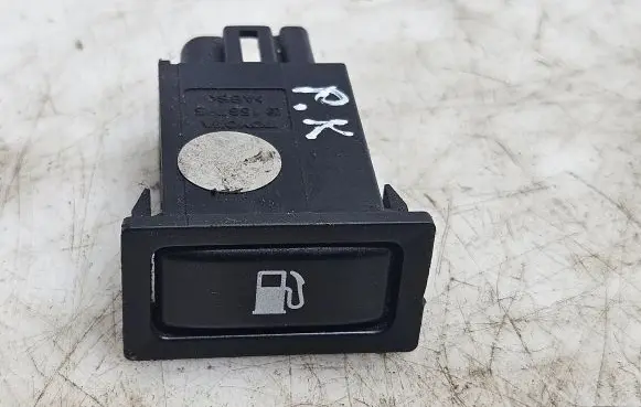 Toyota Avensis T250 Fuel tank opening switch 156795
