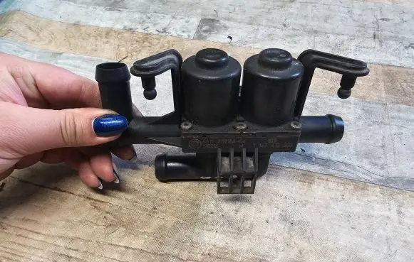 BMW 7 F01 F02 F03 F04 Coolant heater control valve 1147412 9119164 120216