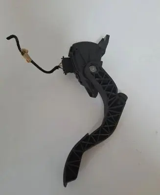 Audi A6 S6 C5 4B Accelerator throttle pedal 8D1723523F