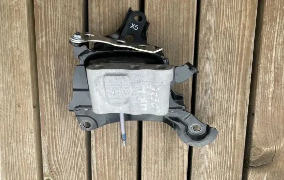 Lexus UX Gearbox mount X5X