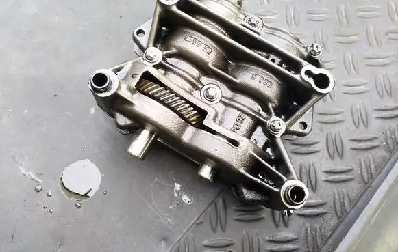 Mercedes-Benz E W211 Balance shaft 