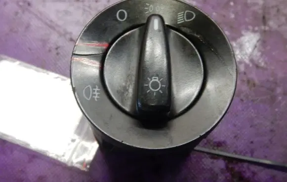 Volkswagen Golf IV Light switch 1C0941531