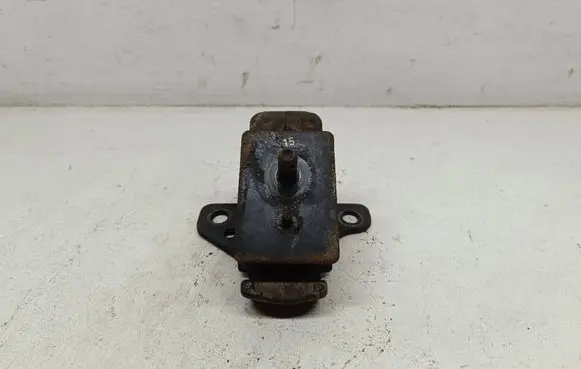 Engine mount bracket