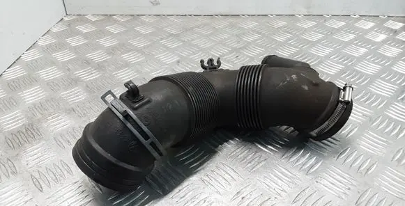 Skoda Octavia Mk2 (1Z) Turbo air intake inlet pipe/hose 3C0129654M