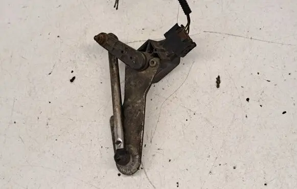 BMW 5 E60 E61 Front height sensor lever 1093697