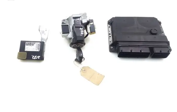 Toyota Avensis T270 Engine ECU kit and lock set 