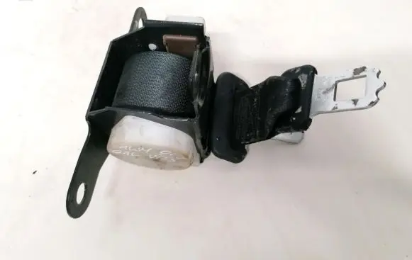 Middle seatbelt (rear)