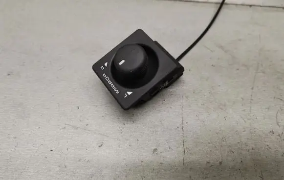 Land Rover Freelander Wing mirror switch AMR2498
