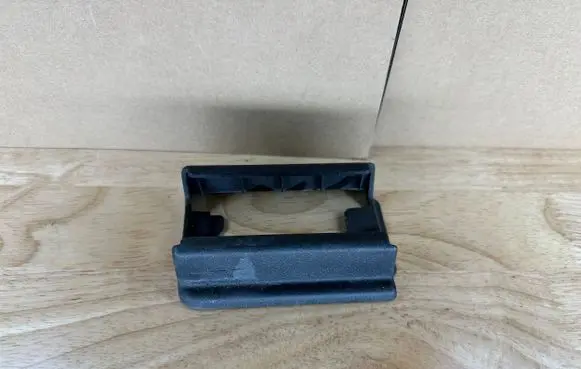 Dodge Challenger Front passenger seat rail trim L0202143 1UV50DX9AA