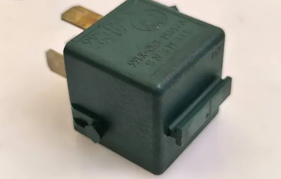 BMW 5 E39 Other relay V23134K52X166 8350566 6136