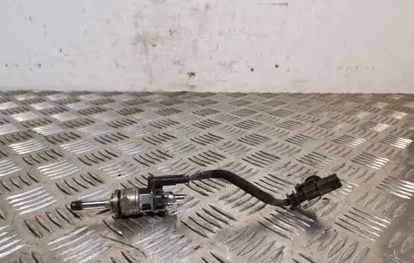 Volvo XC90 Fuel injector 31432778