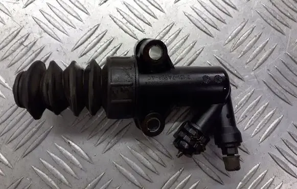 Mazda 3 I Clutch slave cylinder 3M51-7A508-AC