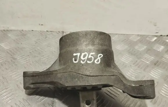 Maserati Quattroporte Engine mount bracket 0670003628