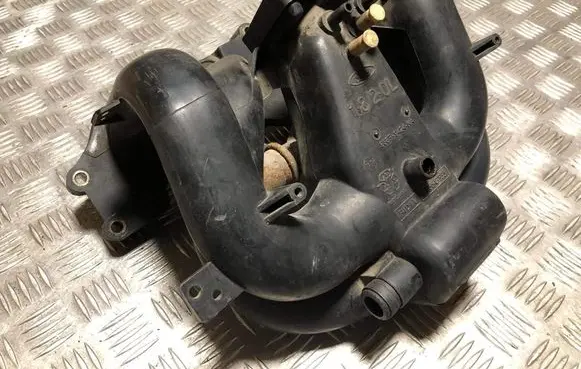 Ford Focus Intake manifold 988F9424KA PA66G133