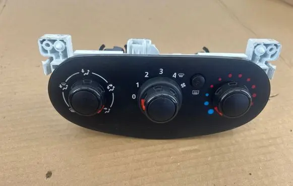 Dacia Sandero Climate control unit A42303300