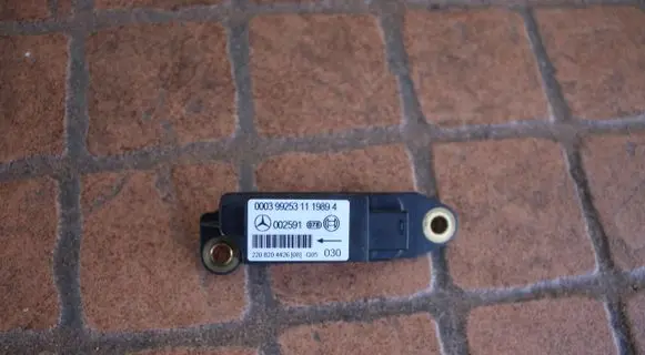 Mercedes-Benz E W210 Airbag deployment crash/impact sensor 2208204426