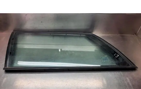 Volkswagen PASSAT B3 Rear side window