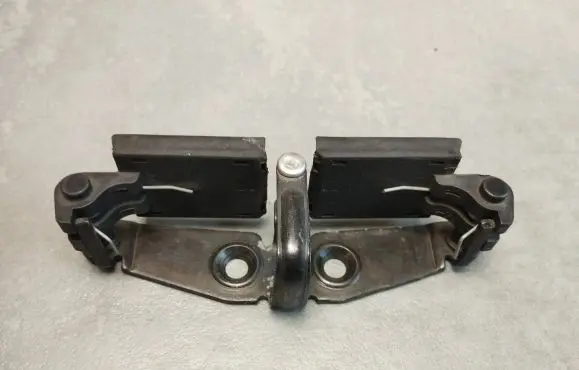 Volkswagen Phaeton Loading door lock loop/hook striker 3D5827517C