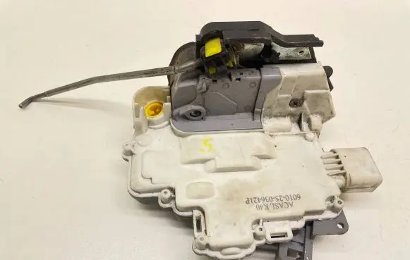 Audi A6 S6 C6 4F Front door lock 4F1837015