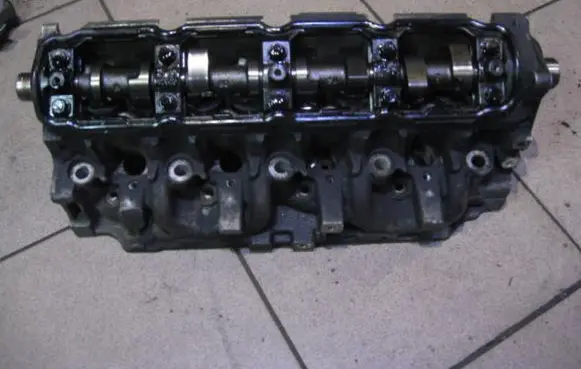 Renault Laguna I Engine head EIS00057300 19DTI81KW 4954