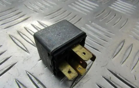 Mercedes-Benz Vito Viano W638 Other relay 0332015011